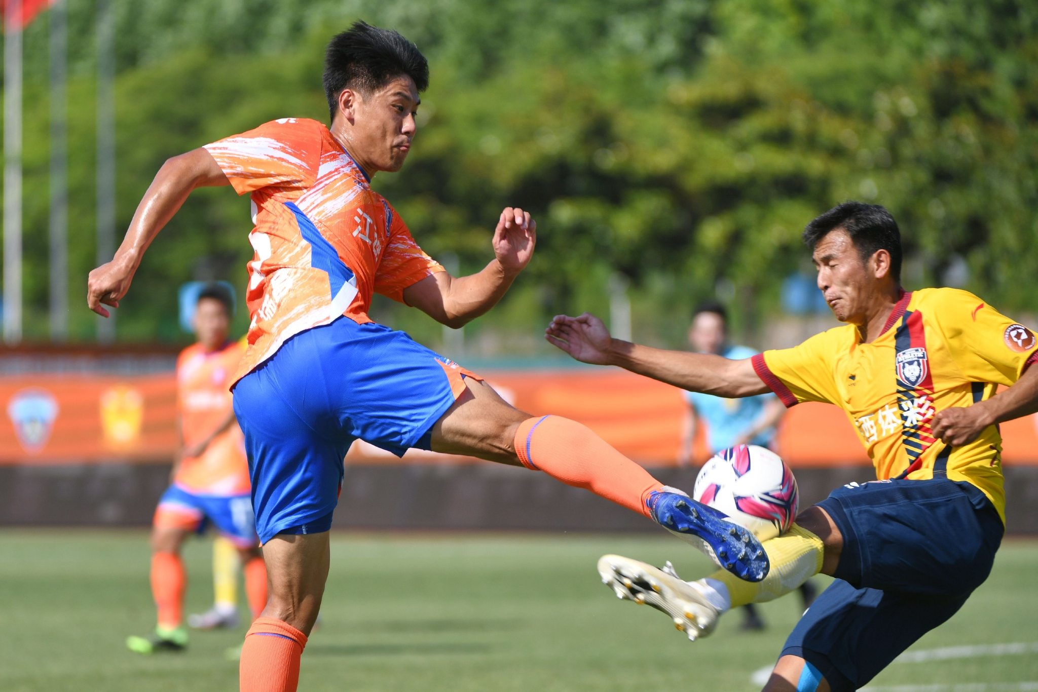 陕西长安竞技踢出精彩足球，赢得球迷喝彩的简单介绍