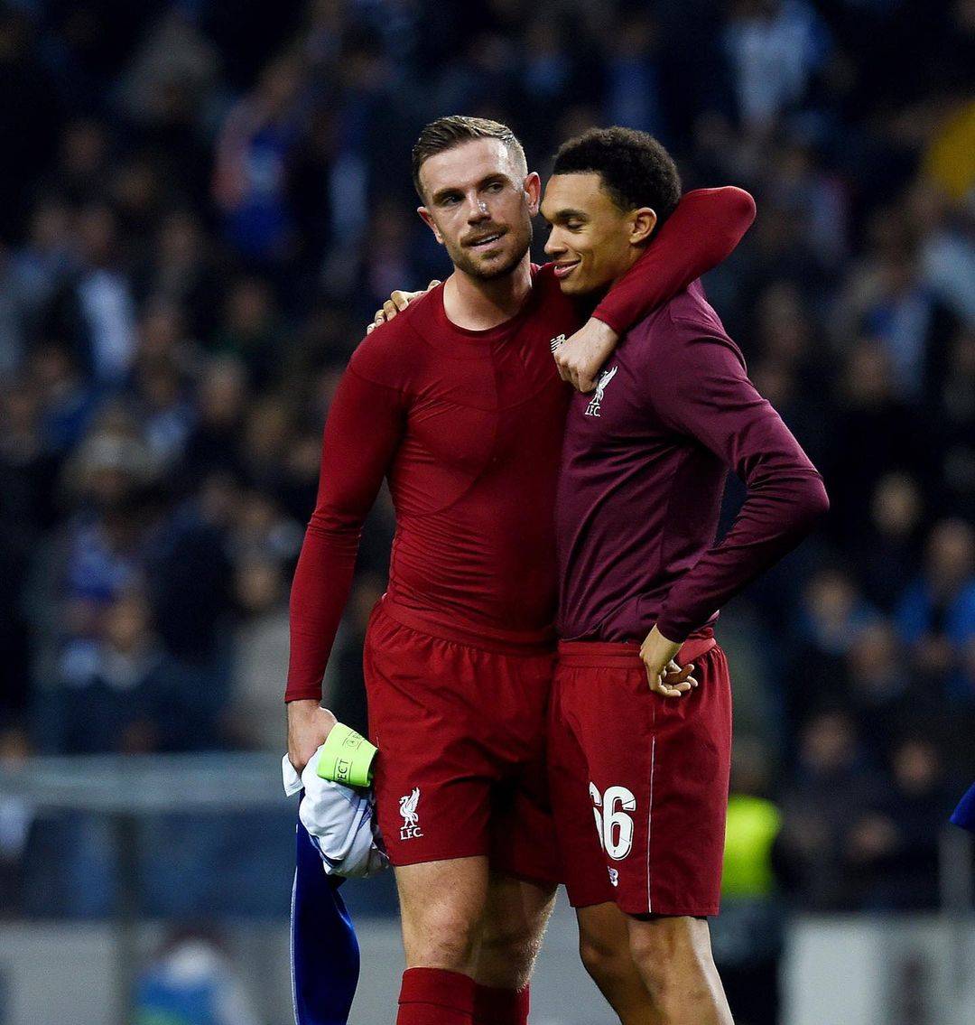 包含利物浦大将阿诺德迎战对手，战况激烈！的词条