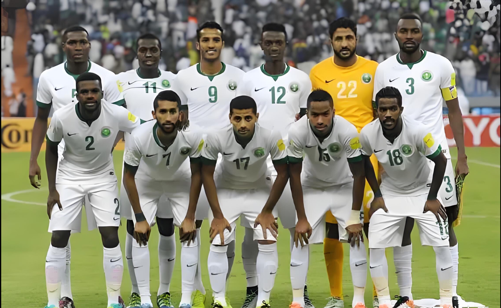 包含华沙球员集体训练备战下一场比赛的词条