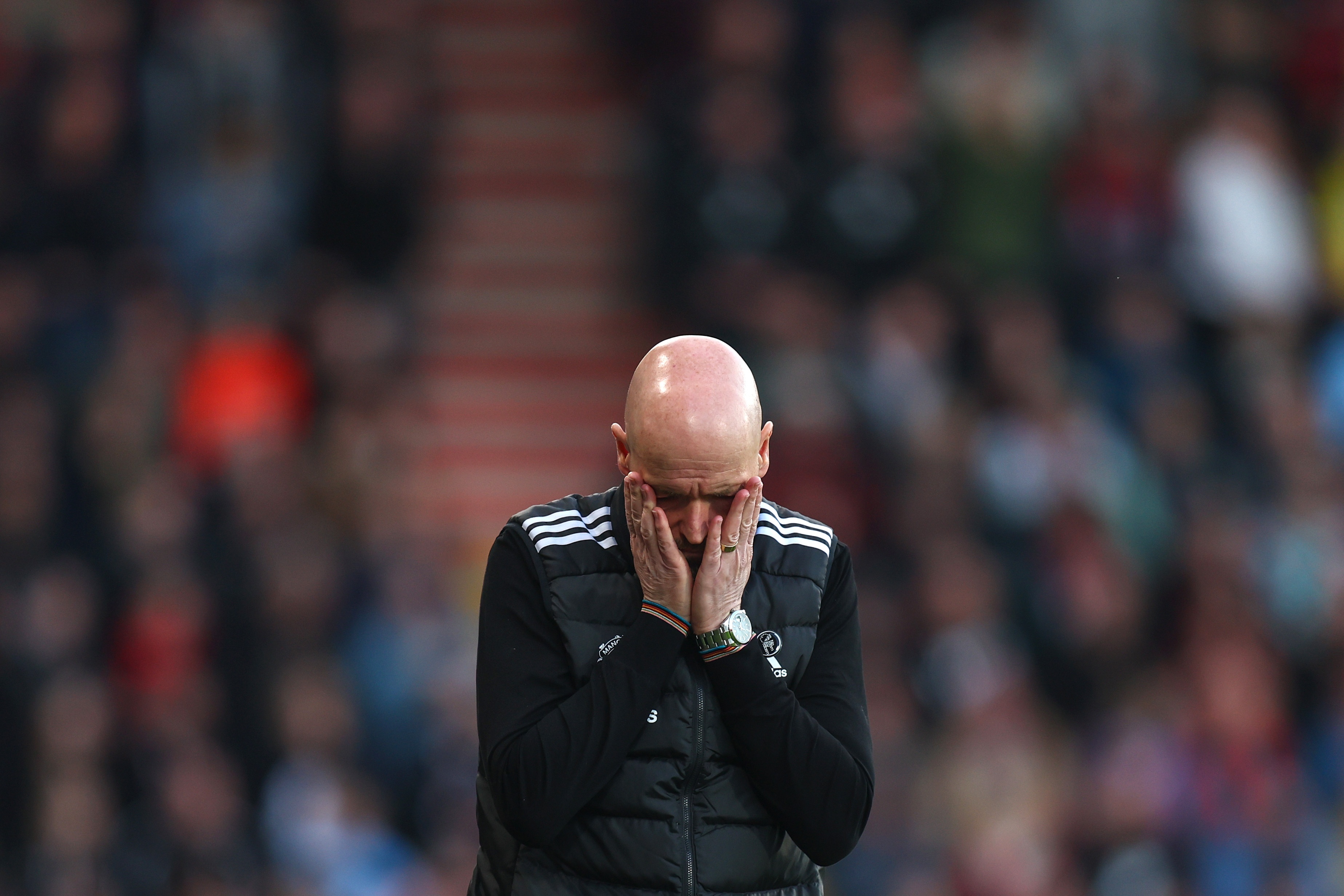 包含罗马主场失利，球迷情绪低落的词条