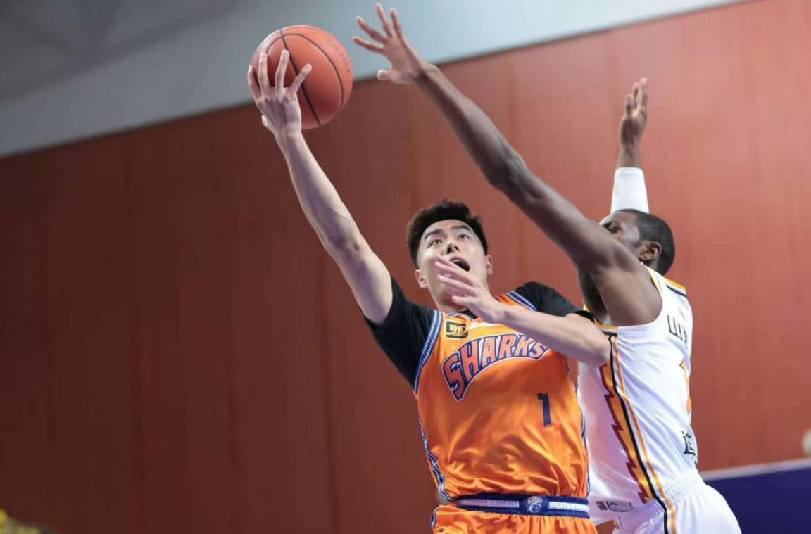 上海男篮球员受伤，团队备战出现困难的简单介绍