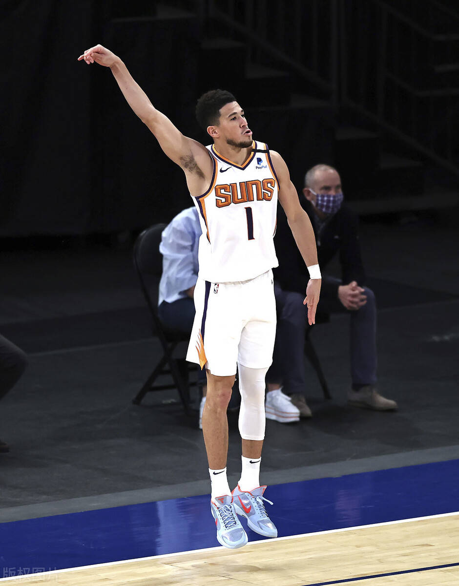 勇士力克尼克斯，布克刷新纪录的简单介绍