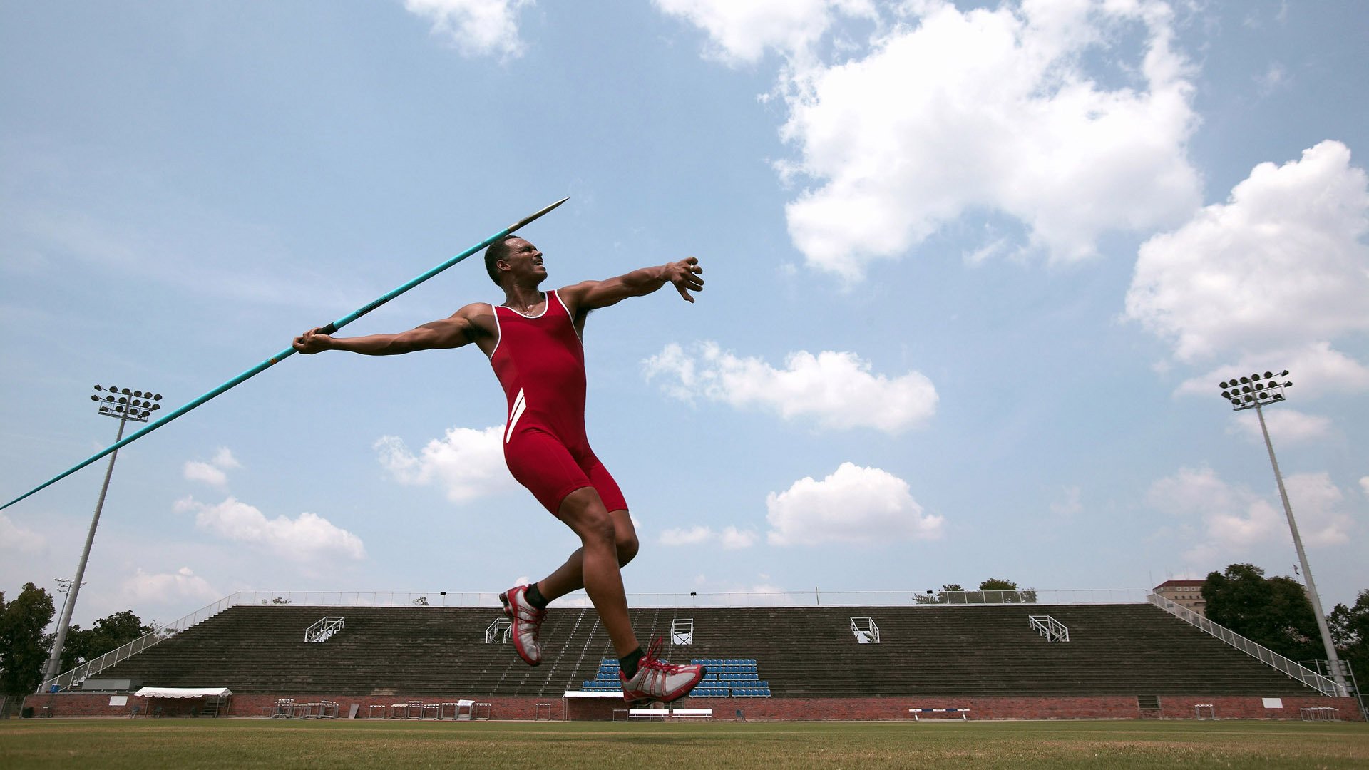 冰与火的对决，芬兰纪律性击溃卡塔尔，范戴克生死时刻诠释北欧坚韧